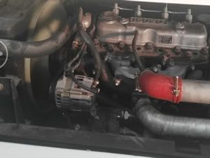 عربة مزودة بمحرك Isuzu C240 و علبة تروس Okamura