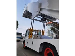 سلم الرفع وأسطوانة القفل الهيدروليكية أمنة وموثوقة.